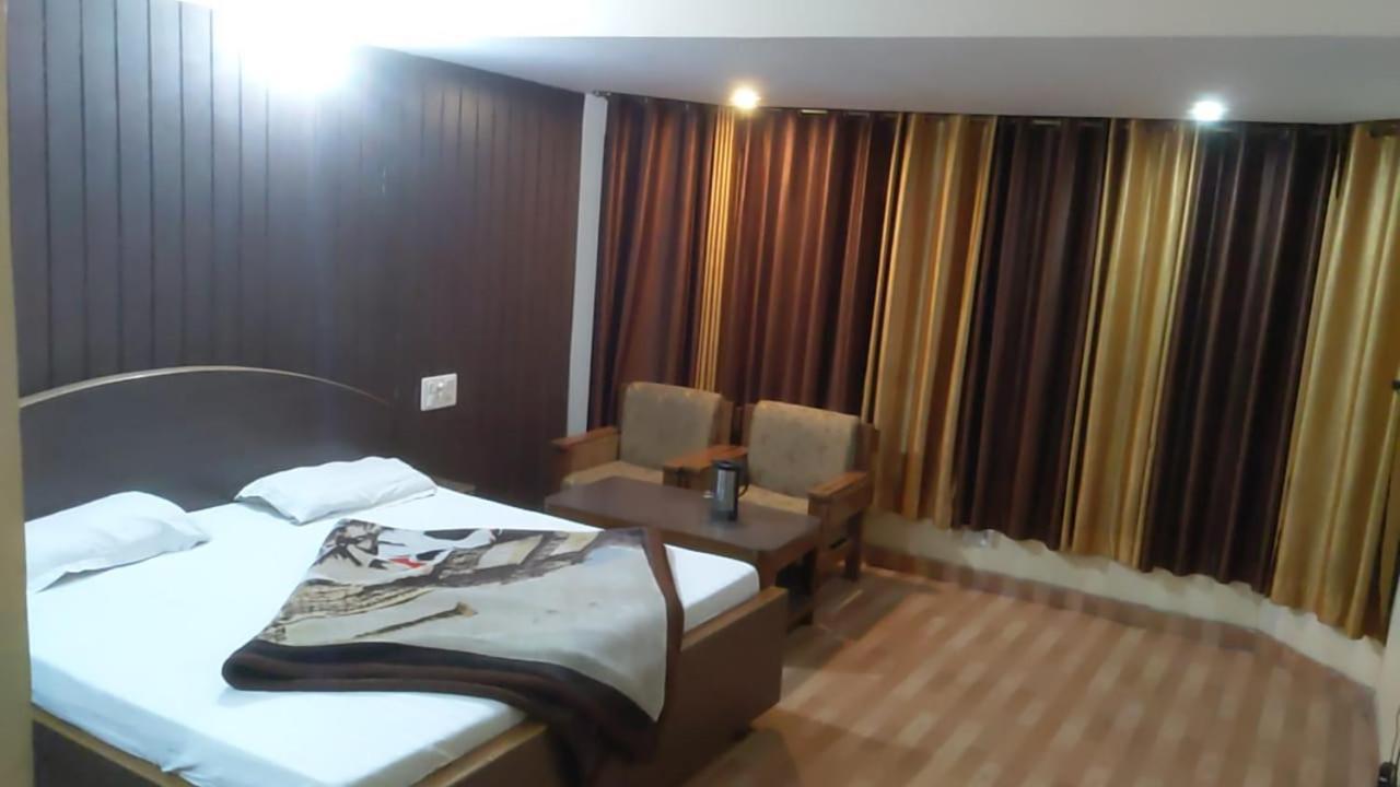 Hotel Raj Deluxe Haridwār Exteriér fotografie