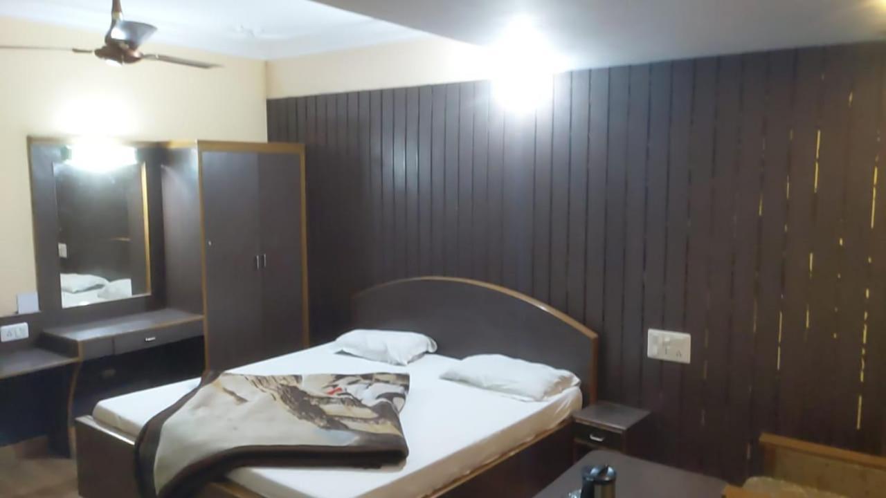 Hotel Raj Deluxe Haridwār Exteriér fotografie
