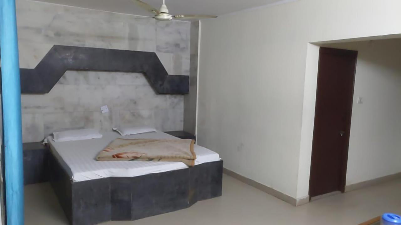 Hotel Raj Deluxe Haridwār Exteriér fotografie