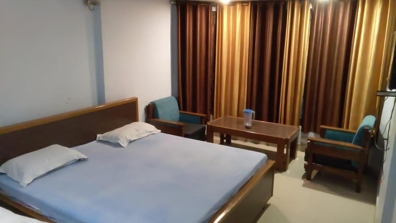 Hotel Raj Deluxe Haridwār Exteriér fotografie